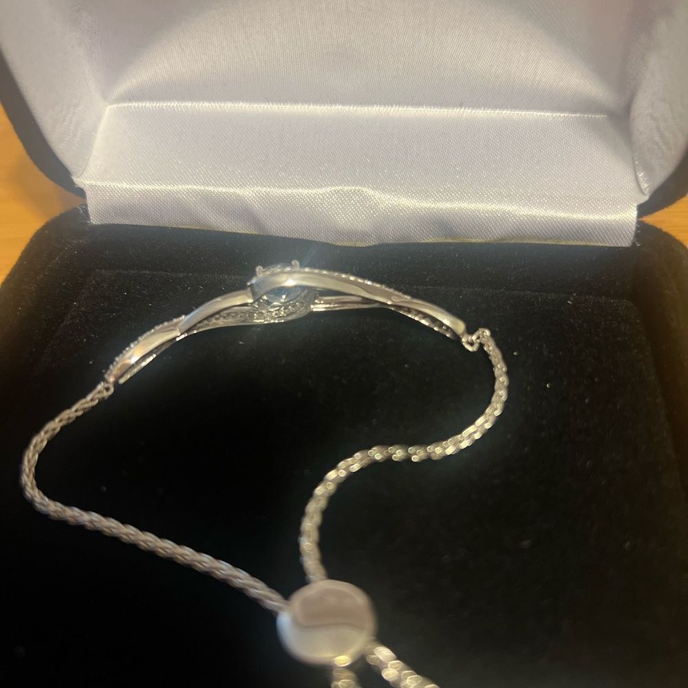 Kay Jewelers Bracelet with diamonds around & a beautiful sapphire center - Picture 10 of 16